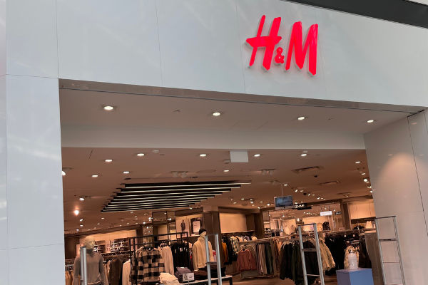 H&M, H&M store